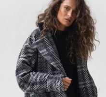 Płaszcze, w które warto zainwestować - te modele będą modne również w przyszłym sezonie!