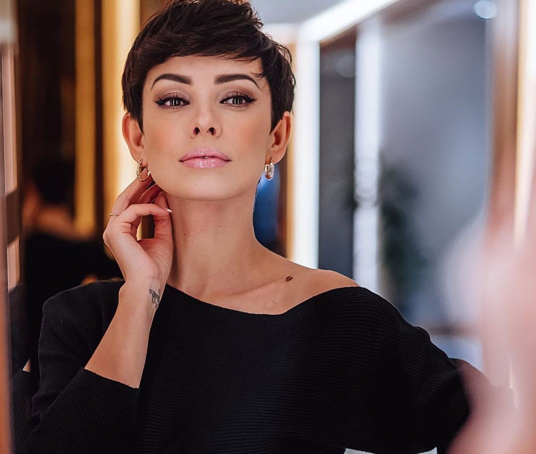 Dorota Gardias zbiera komplementy za swoje zimowe buty. Podobne kozaki kupisz na wyprzedażach!