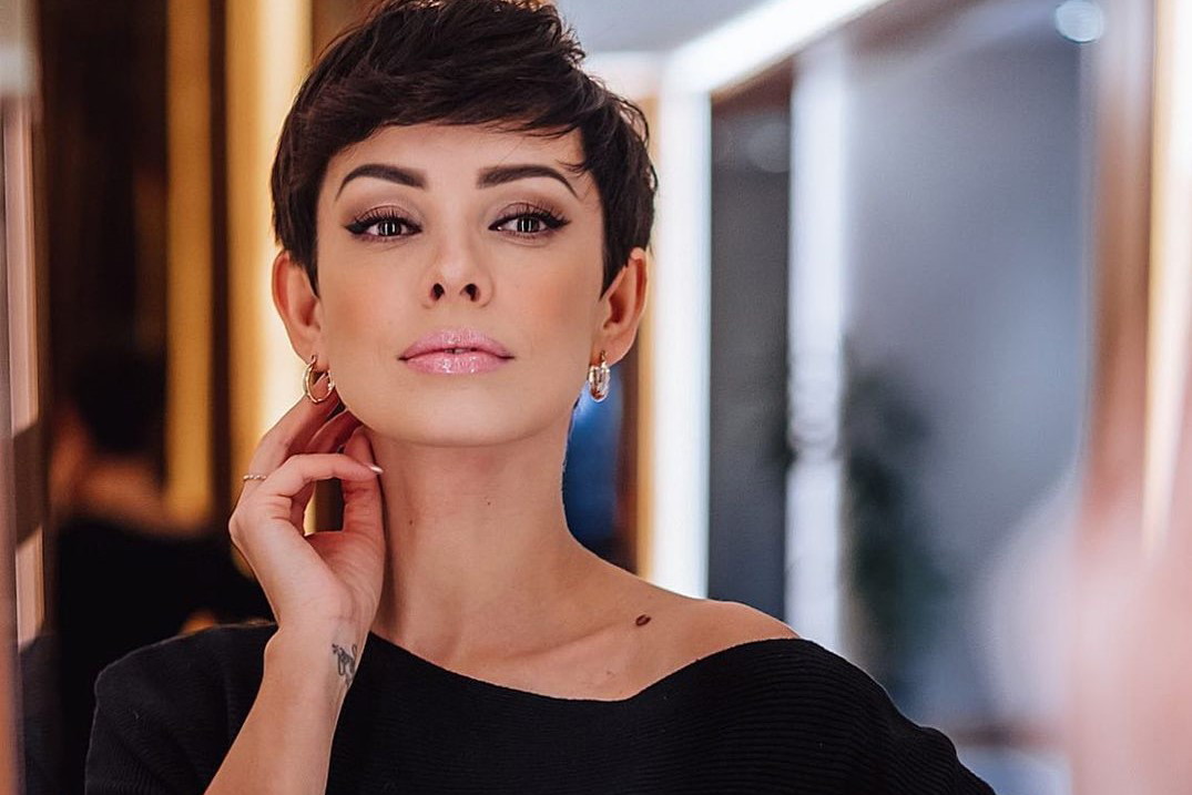 Dorota Gardias zbiera komplementy za swoje zimowe buty. Podobne kozaki kupisz na wyprzedażach!