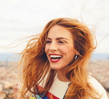 Jak dobrać fryzurę do kształtu twarzy? Wskazówki i przykłady