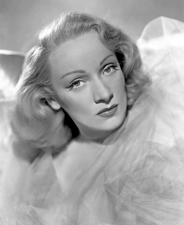 Marlena Dietrich: Królowa stylu i skandalu. Mówiono o niej: zepsuta do szpiku kości. Jakie tajemnice ukrywała legenda kina?