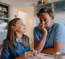 Porwał 7-letnią córkę, bo matka chciała ją zaszczepić. Do takich historii dochodzi coraz częściej