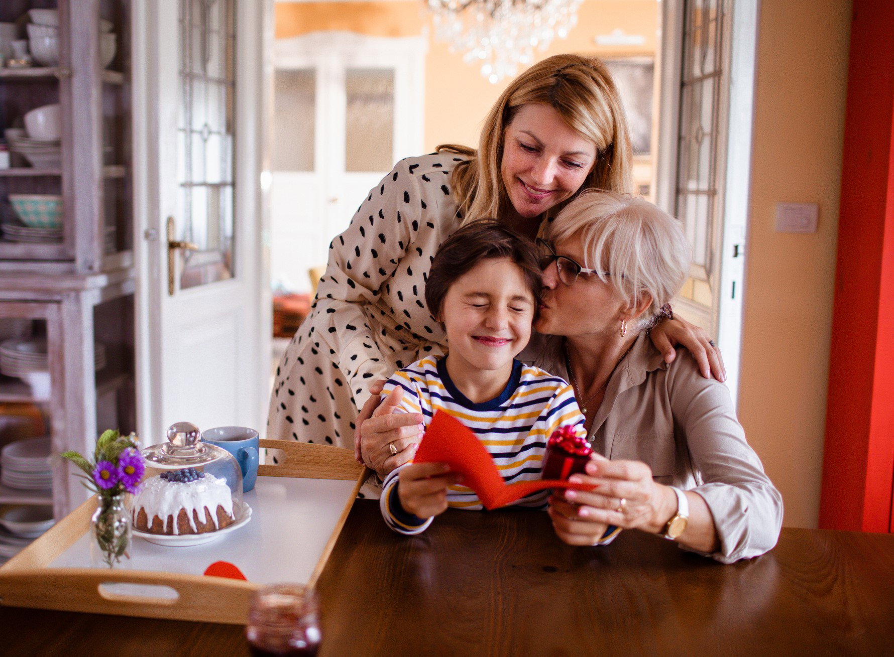 Prezenty na Dzień Babci i Dziadka, które zrobisz sama z dzieckiem. DIY od serca najbardziej wzruszają