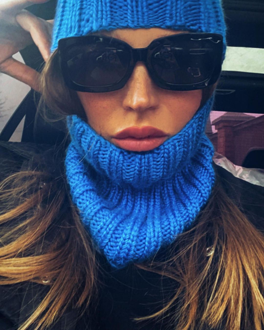 Balaclava - czapka w stylu kominiarki to najmodniejszy element zimowych stylizacji tego sezonu