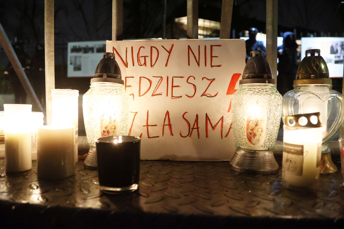 Bliźniacza siostra Agnieszki z Częstochowy zabrała głos po śmierci siostry. "Mąż Agnieszki błagał lekarzy, by ratowali mu żonę"