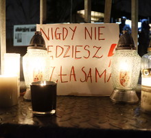 Bliźniacza siostra Agnieszki z Częstochowy zabrała głos po śmierci siostry. "Mąż Agnieszki błagał lekarzy, by ratowali mu żonę"