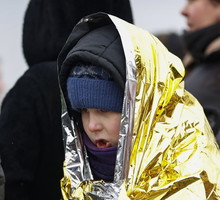 Nagranie płaczącego chłopca samotnie przekraczającego granicę łamie serca. Zobacz wideo, które obiegło świat