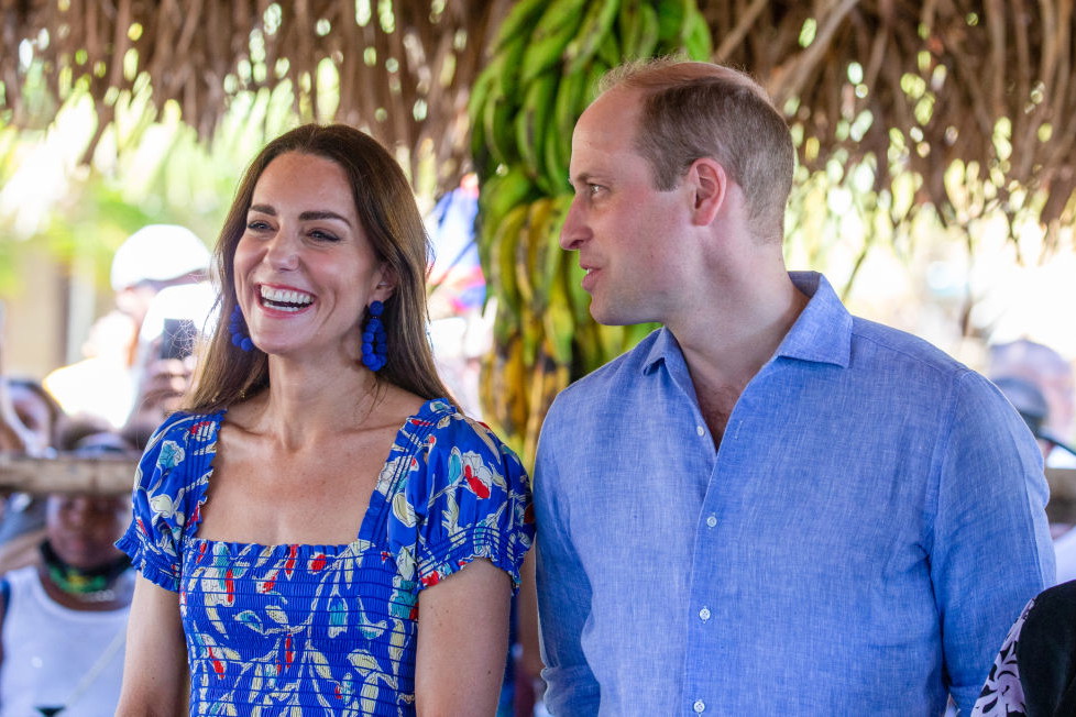 W tej wiosennej sukience Kate zachwyciła Williama. I wcale się temu nie dziwimy, bo wygląda obłędnie. On wciąż TAK na nią patrzy!
