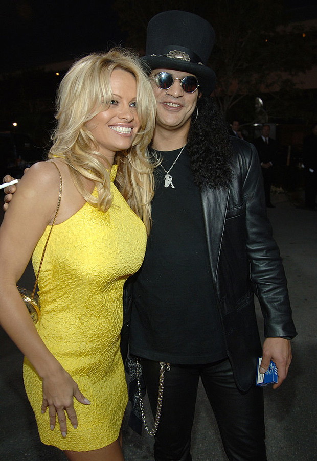 Romansowała ze Slashem, gitarzystą Guns N’ Roses