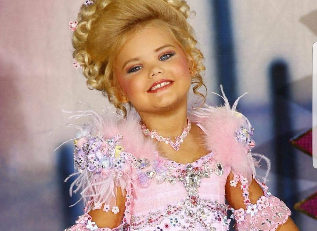 Jak dziś wygląda jedna z najpopularniejszych małych miss piękności? Eden Wood ma już 17 lat!