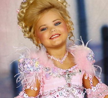 Jak dziś wygląda jedna z najpopularniejszych małych miss piękności? Eden Wood ma już 17 lat!