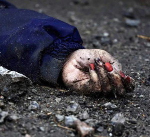 Zdjęcie tej kobiecej dłoni poruszyło świat. Kim była kobieta zamordowana w Buczy?” "To była najbardziej rozświetlona osoba, jaką znałam", mówi jej córka