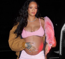 Rihanna o kontrowersjach wokół jej ciążowych stylizacji:"Moje ciało robi teraz niesamowite rzeczy i nie będę się tego wstydzić". Święta prawda!