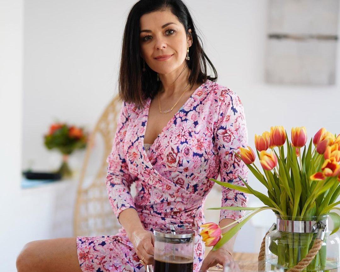 Wiosenna sukienka we francuskim stylu: Kasia Cichopek wygląda kwitnąco i dziewczęco - zupełnie jak nastolatka!