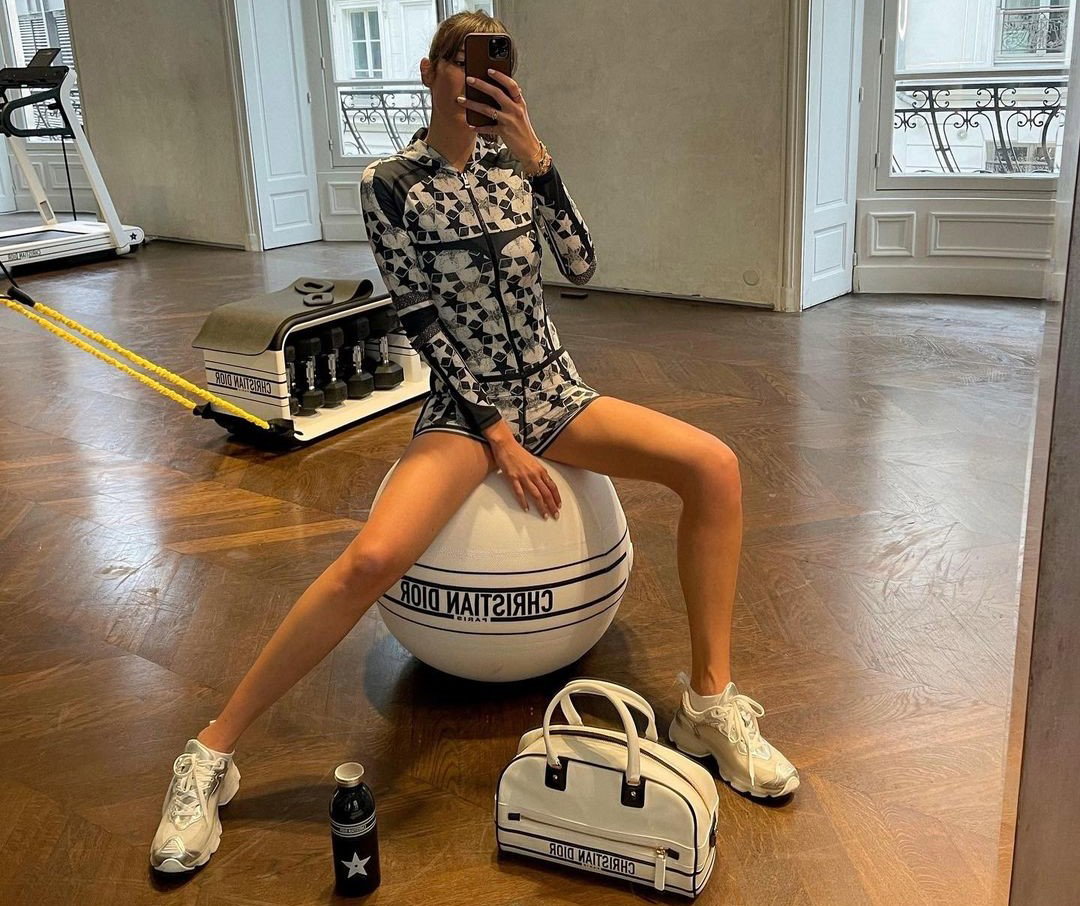 Te stroje do ćwiczeń są tak wygodne i piękne, że będziesz chciała je nosić nawet wtedy, gdy siłowni nie miałaś nawet w planie