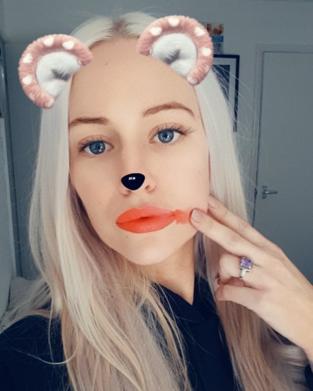Kobiety z rozmazaną szminką #SmearForSmear