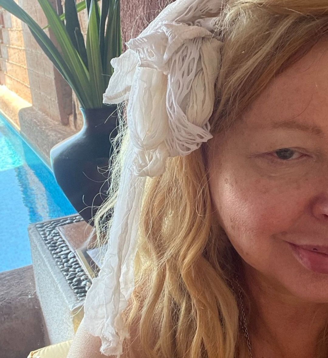 Magda Gessler pokazała zdjęcia z wakacji - zrelaksowana, bez makijażu zbiera komplementy od obserwatorówm-kierowca-mechanikiem-ma-stopien-kapitana-i-zawsze-maluje-sie-sama-200421113836