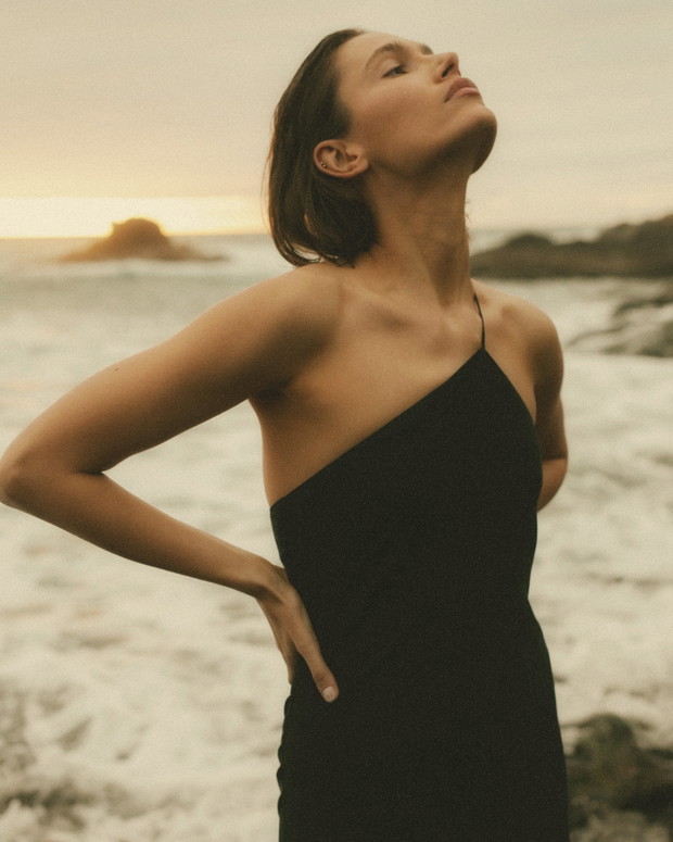Nowa kampania Undress Code SS22 Stealing Beauty to złoto! Chcemy wszystko z tej kolekcji plus bilet w daleką podróż