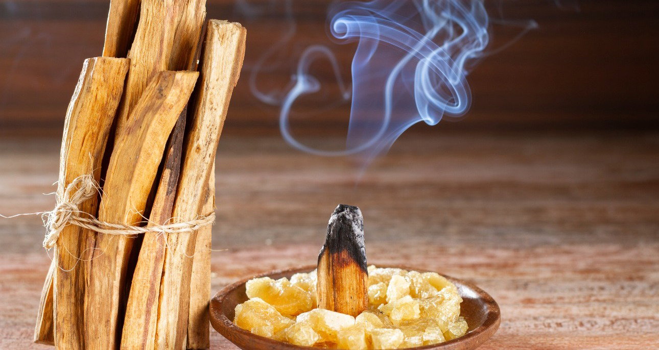 Palo santo - czym jest i w jaki sposób palić to wyjątkowe kadzidło?