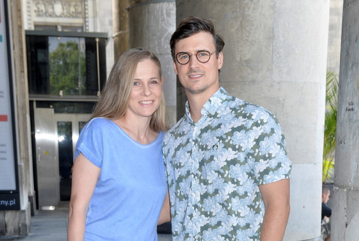 Mateusz Damięcki z żoną
