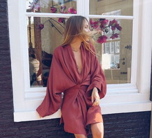 Sukienka kimono - nie wyobrażamy sobie bez niej lata! Gdzie znajdziesz najpiękniejsze modele tej wakacyjnej sukienki?