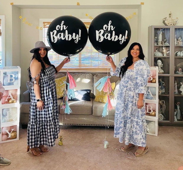 Bliźniaczki przez całe życie żartowały, że urodzą tego samego dnia. I tak się stało! Ich pierworodni synowie mieli nawet te same wymiary