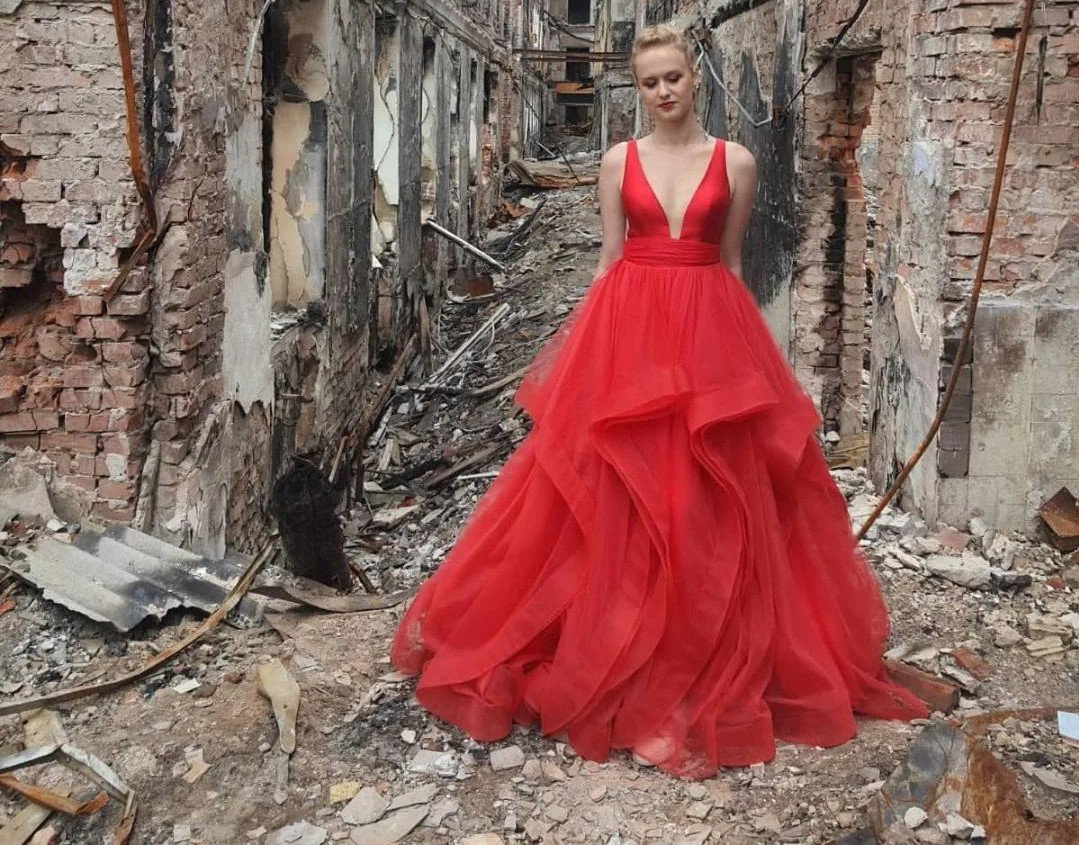 Przejmujący taniec uczniów na ruinach szkoły w Charkowie. "Nie zabiją naszej wolności!"