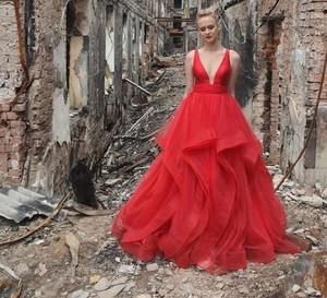 Przejmujący taniec uczniów na ruinach szkoły w Charkowie. "Nie zabiją naszej wolności!"