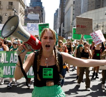 "10-latka została zgwałcona. Państwo zmusza ją do zachowania ciąży i mówi, by uznała to za szansę" - jak w praktyce wygląda wyrok Sądu Najwyższego w USA