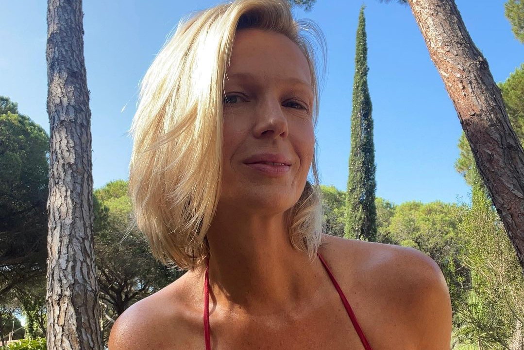 Ten kombinezon z Reserved Magdy Mołek to cudo! Podobne modele kupisz w tej polskiej sieciówce na wyprzedaży za mniej niż 50 zł