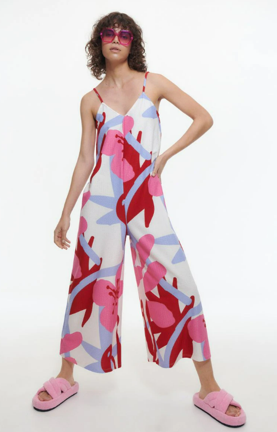 Ten kombinezon z Reserved Magdy Mołek to cudo! Podobne modele kupisz w tej polskiej sieciówce na wyprzedaży za mniej niż 50 zł