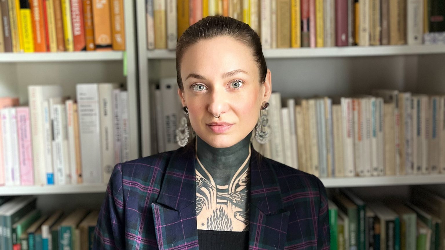 Ta naukowczyni ma na koncie prace naukowe, nagrody i wielki sukces. Hejterzy zawyrokowali jednak: „nadaje się tylko do budki z hot dogami”