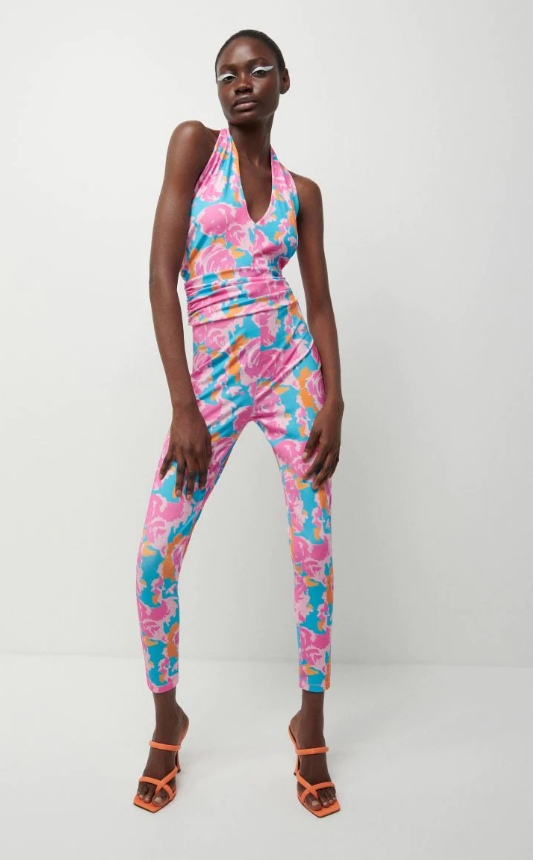 Ten kombinezon z Reserved Magdy Mołek to cudo! Podobne modele kupisz w tej polskiej sieciówce na wyprzedaży za mniej niż 50 zł