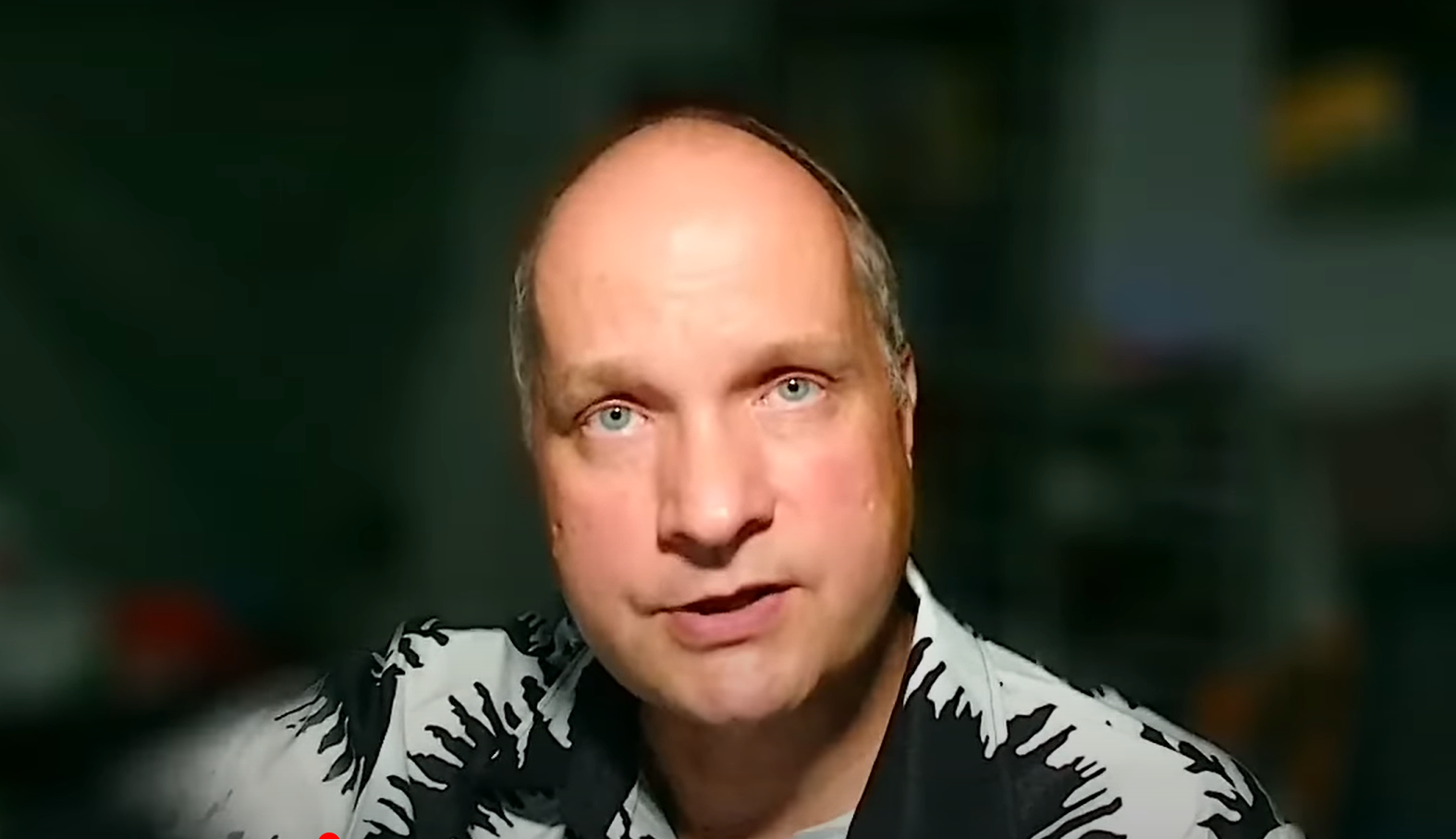 Wojciech Glanc o wizji, która wpisuje się w czarną serię mrocznych przepowiedni: "w ten budynek uderza coś, trochę jak piorun, rakieta"