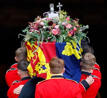 Wieniec na trumnie królowej Elżbiety II