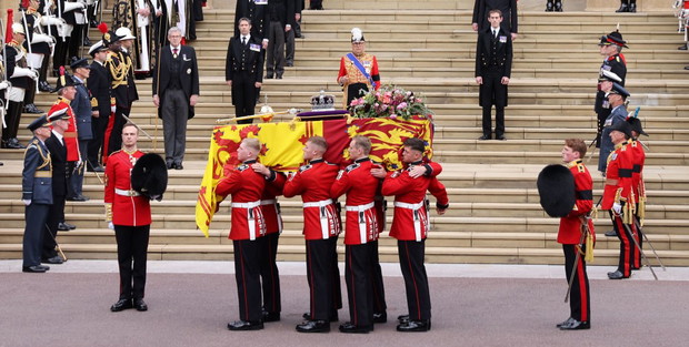 Wieniec na trumnie królowej Elżbiety II