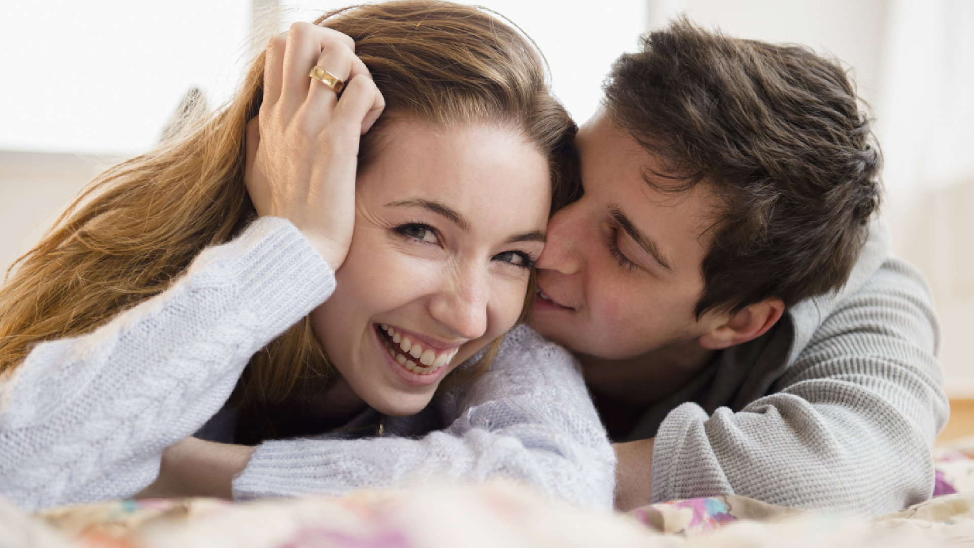 Jak pobudzić libido i zmysły? Te magiczne olejki działają jak afrodyzjaki