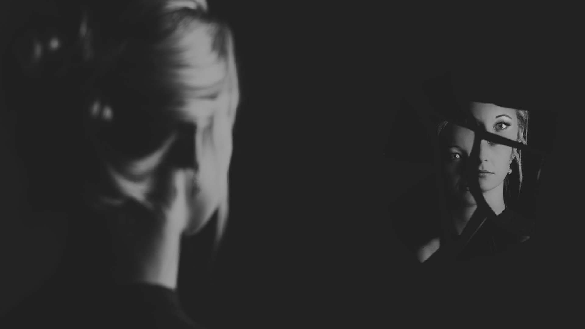 Jak nawiązać kontakt ze zmarłą osobą? Pomoże ci w tym lustro