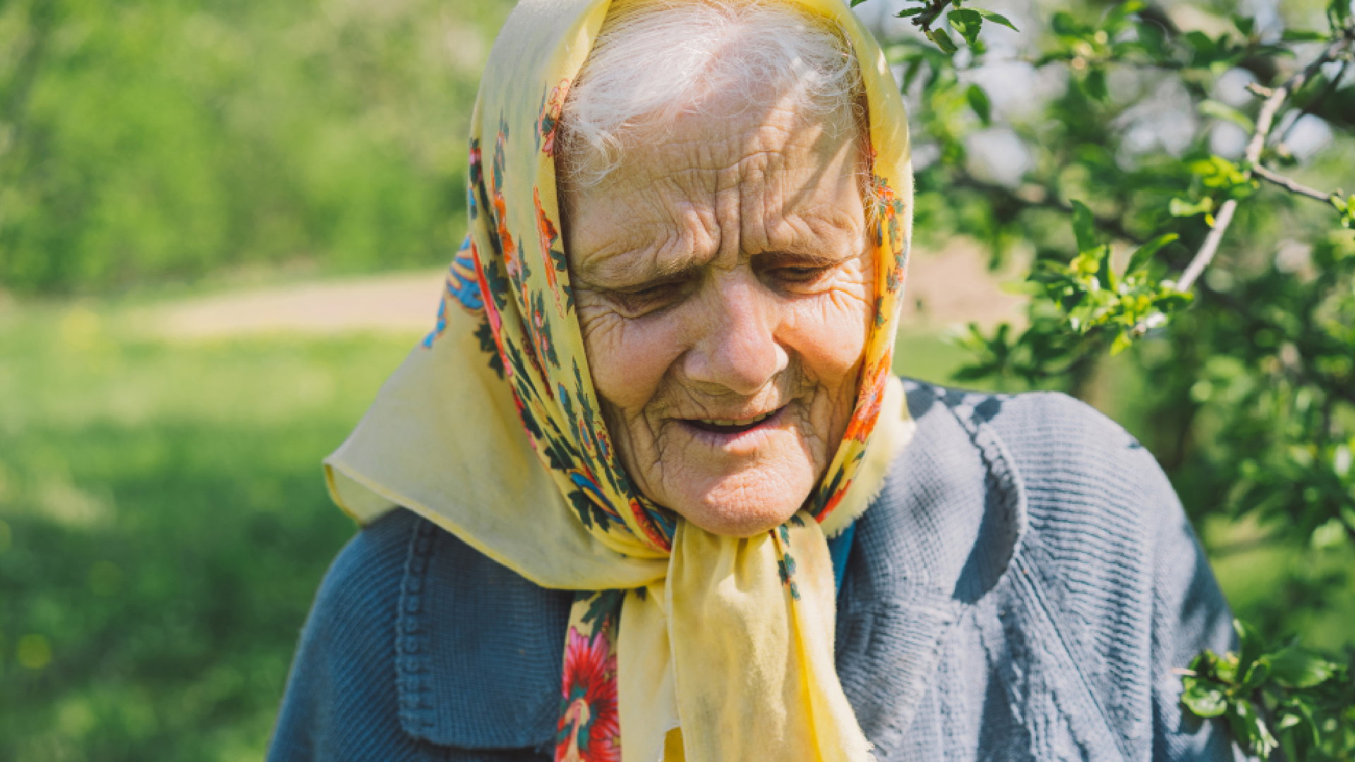Rytuały szeptuch: spalanie lnu na złe moce to jeden z najstarszych i najpopularniejszych rytuałów szeptunek
