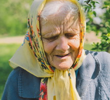 Rytuały szeptuch: spalanie lnu na złe moce to jeden z najstarszych i najpopularniejszych rytuałów szeptunek