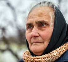 Rytuał szeptuch na złe oko. Sprawdź, jak odczynić jego działanie