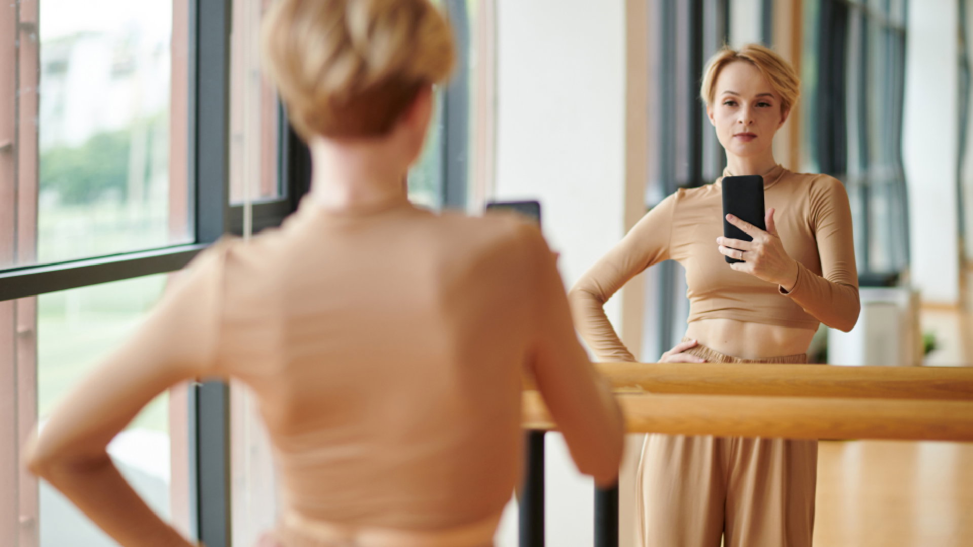 Selfie w lustrze jest niebezpieczne. Może wpłynąć na twoją duszę