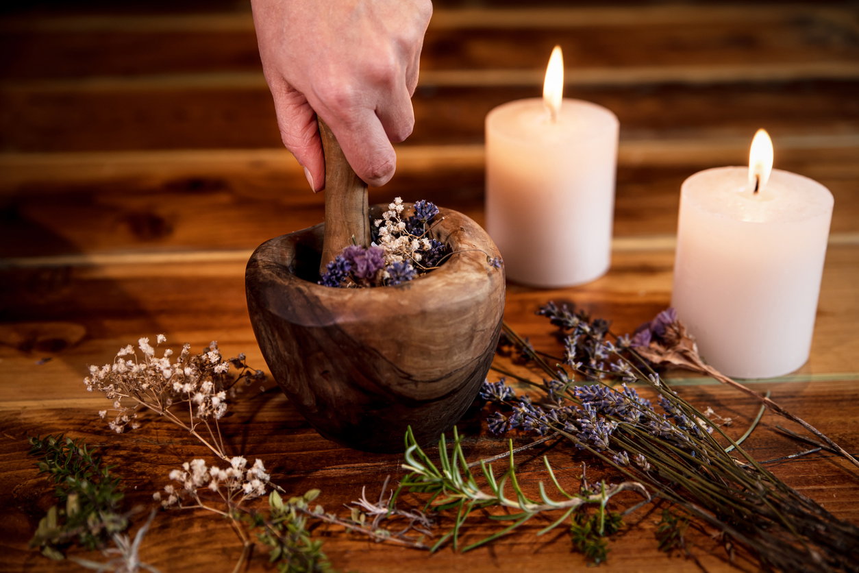 To sprawdzony sposób na wkurzającą rodzinę. Uwalniający rytuał na przywrócenie energii