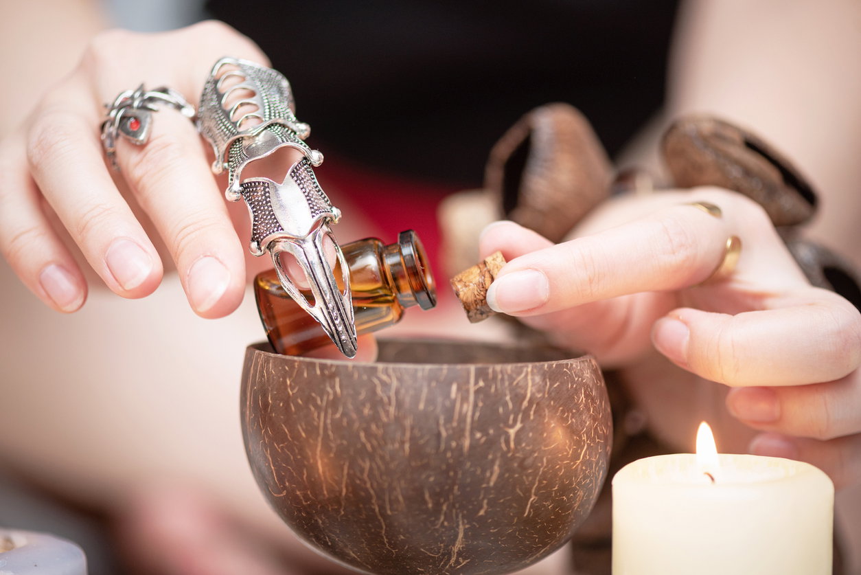 Poczuj się jak królowa. Potrzebujesz tylko 1 składnik, żeby wykonać ten rytuał na szczęście