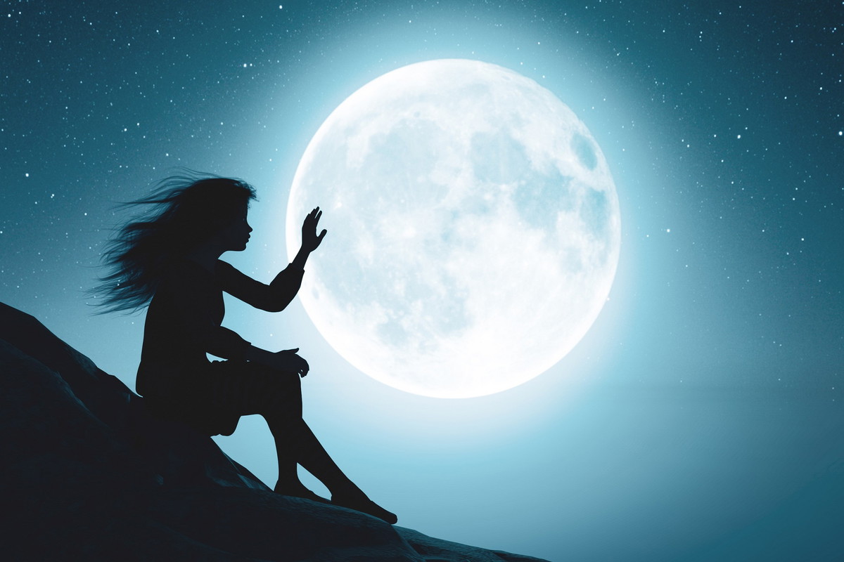 Kobiecy rytuał na Pełnię Wilczego Księżyca. Użyj tych 3 składników