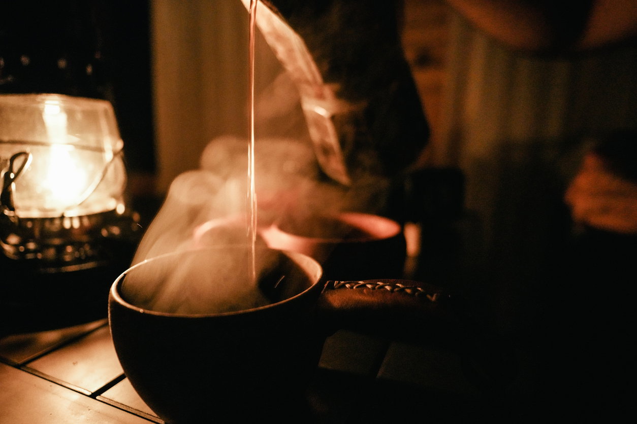 Wystarczy ten gorący napój, by się w tobie zakochał. Cygańskie zaklęcie na miłość działa cuda