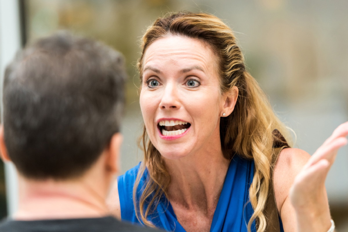 Kobiety o tych 3 znakach zodiaku to królowe dramatów. Uwielbiają robić z igły widły