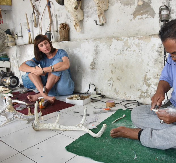 Anna Orska projektuje biżuterię na Bali
