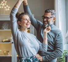 Facet o tym znaku zodiaku to najlepszy partner. Ze świecą szukać takiego mężczyzny