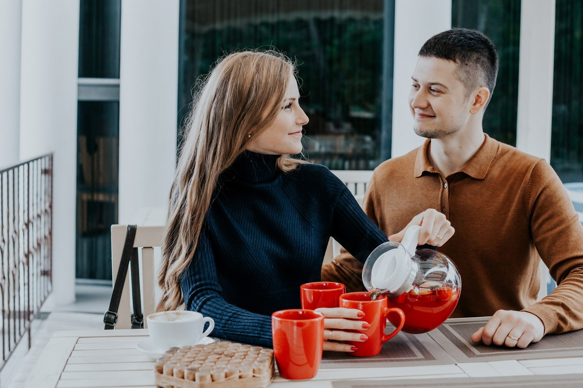 Pod żadnym pozorem nie rób tego przy wspólnym stole. Ściągniesz kłótnie i pecha